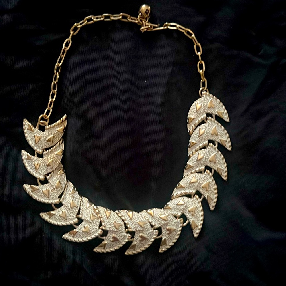 Beautiful Gold And White Chain With Small Gold Hearts In Excellent Condition